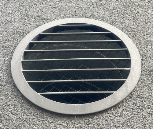 Czerpnia wyrzutnia ścienna kratka okrągła aluminiowa z siatką 125 TICKA